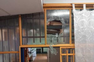 Milano, vandalizzato il circolo Meazza prima dell’incontro sul referendum giustizia
