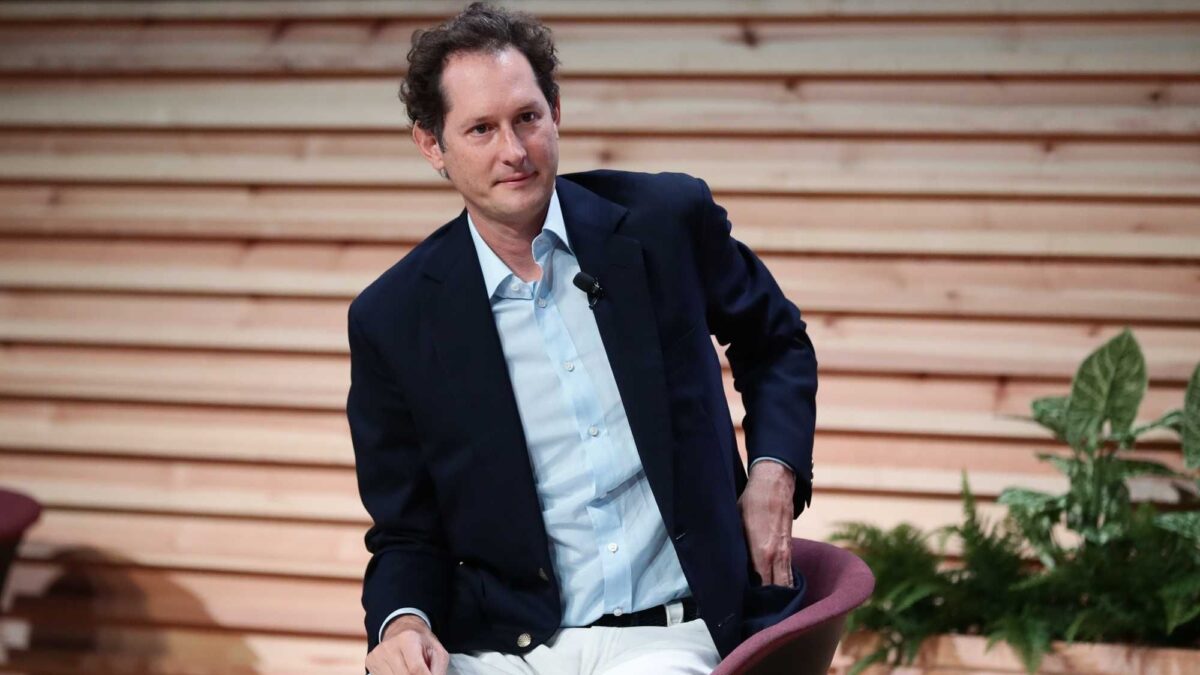 Ora che «Stampa» e «Repubblica» non servono più, Elkann le molla