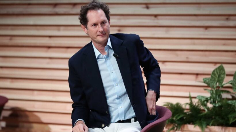 Ora che «Stampa» e «Repubblica» non servono più, Elkann le molla