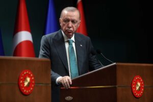 Missile di Teheran vola sulla Turchia. La Nato lo abbatte, Erdogan ringhia