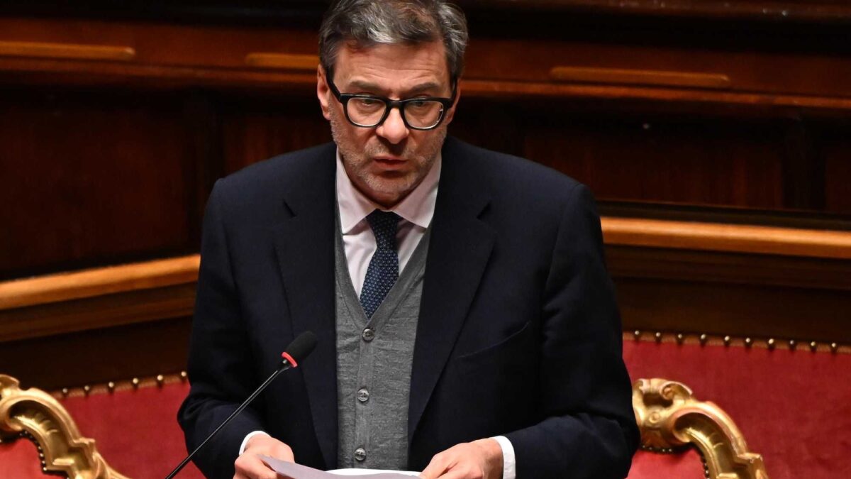 Oggi il «taglia accise» sbarca in cdm. Giorgetti: l’Ue non vede l’emergenza