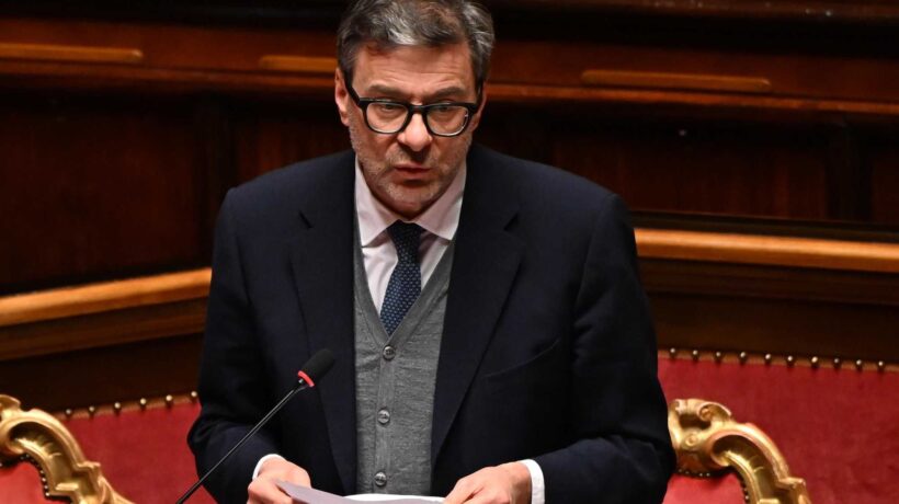 Oggi il «taglia accise» sbarca in cdm. Giorgetti: l’Ue non vede l’emergenza