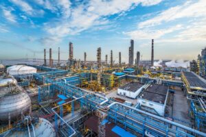 Nel Golfo tagliano la produzione: rischio petrolio sopra 100 dollari
