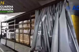 Porto di Ancona, detonatori e munizioni sequestrati dalla GdF