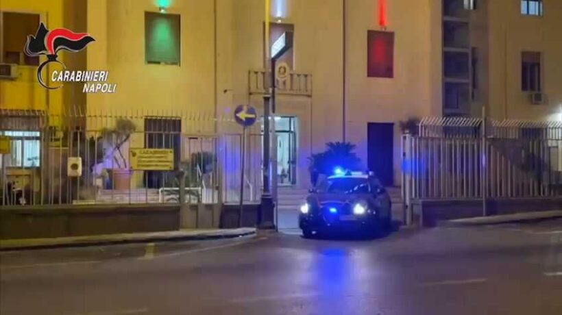I Carabinieri sequestrano un arsenale nascosto in un’auto