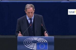 Mantovani: «Pensare prima alle piccole imprese deve essere un vincolo, non uno slogan»