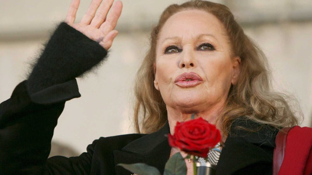 La GdF recupera i beni sottratti a Ursula Andress