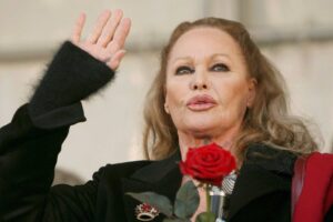 La GdF recupera i beni sottratti a Ursula Andress