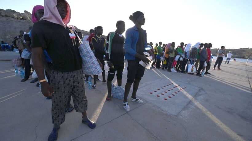 Immigrati infetti lasciati liberi di proposito