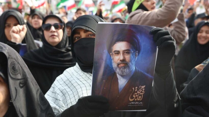 La Guida suprema c’è ma non si vede. Mentre sugli iraniani piovono bombe