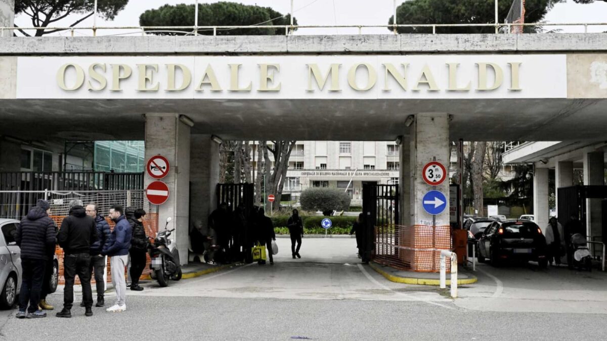 Fuga dal Monaldi: piovono disdette