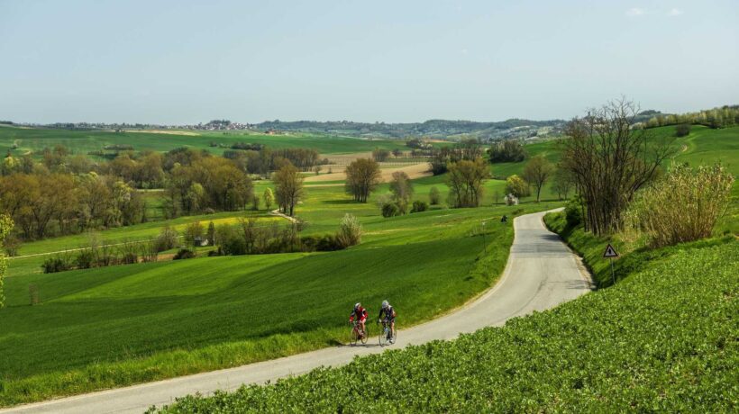 Inseguendo Coppi lungo il Monferrato. Tra cantine e dolci che sono una favola