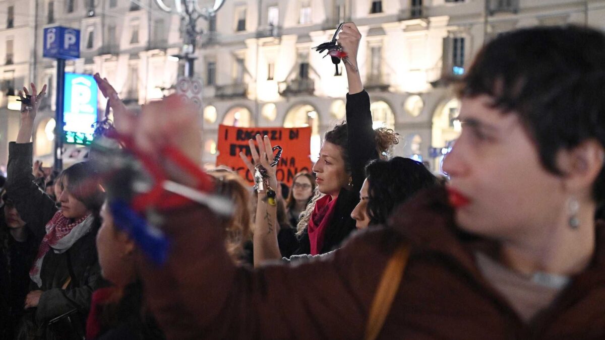 Le femministe: «Fuoco a Pro vita»