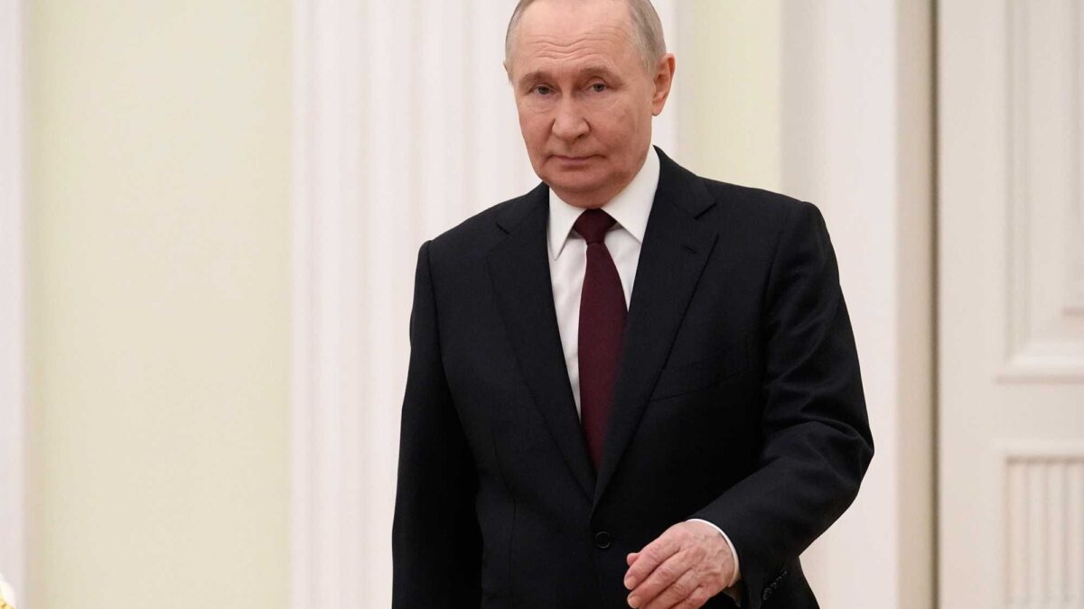 Putin minaccia di sospendere da subito le forniture di gas. Snam: «Coperti fino a marzo»