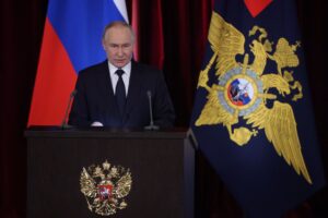 Per fare un dispetto a Putin ci facciamo la guerra da soli