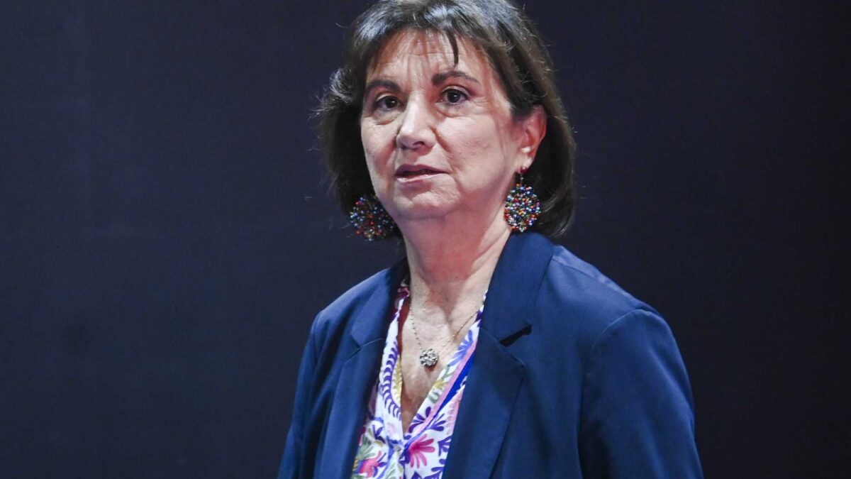 Roccella: «L’allontanamento va sospeso. Hanno preso una decisione brusca con i piccoli molto provati»