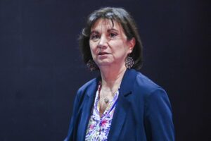 Roccella: «L’allontanamento va sospeso. Hanno preso una decisione brusca con i piccoli molto provati»