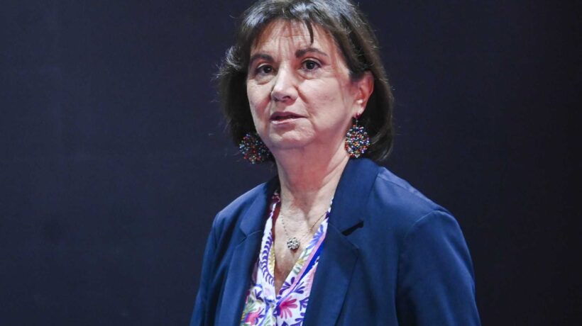 Roccella: «L’allontanamento va sospeso. Hanno preso una decisione brusca con i piccoli molto provati»
