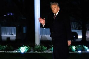 Iran, Trump: «Un mio ordine e oleodotti distrutti»