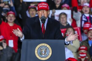 Trump deve correre contro il tempo per non giocarsi la sua base Maga