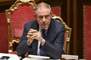 Il diesel galoppa a 2,04 euro al litro. Il governo non pensa al taglio accise