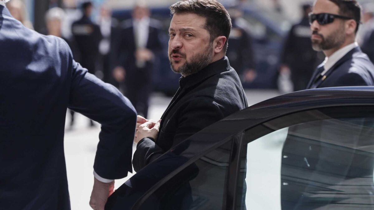 Zelensky in guerra anche col Parlamento. Riforme bloccate e prestiti Ue a rischio