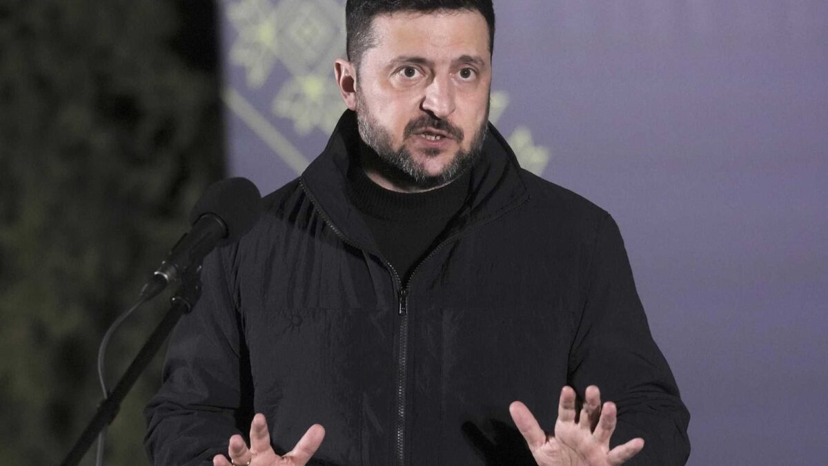 Zelensky delira e minaccia Orbán: «Do il suo indirizzo all’esercito»