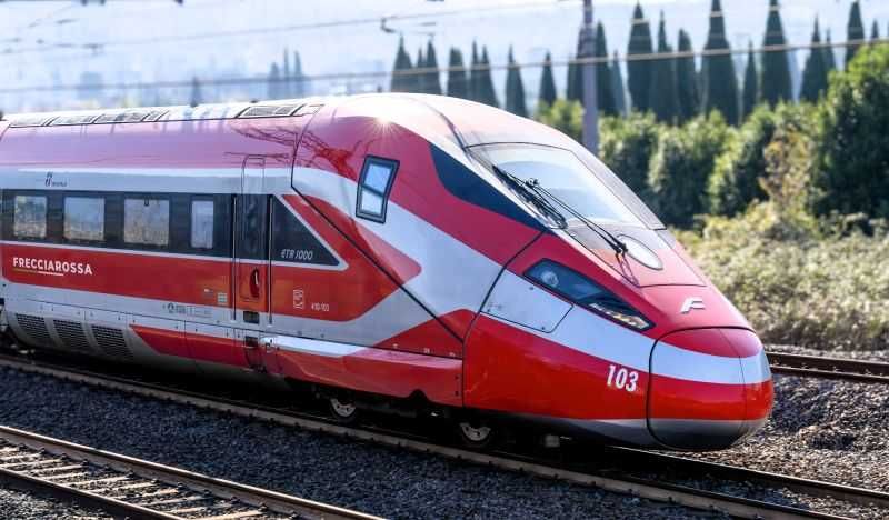 Pasqua e ponti di primavera: in 28 milioni scelgono il treno. Fs potenzia l’offerta