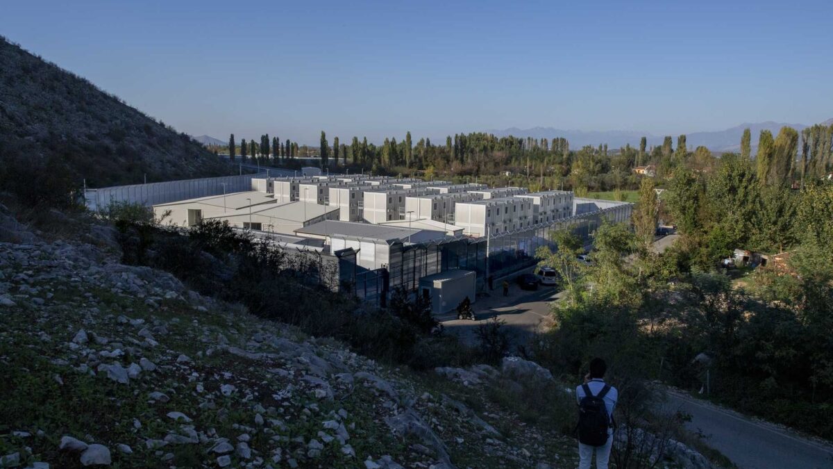 Assistenza e rimpatri. Va a pieno regime il centro per migranti aperto in Albania
