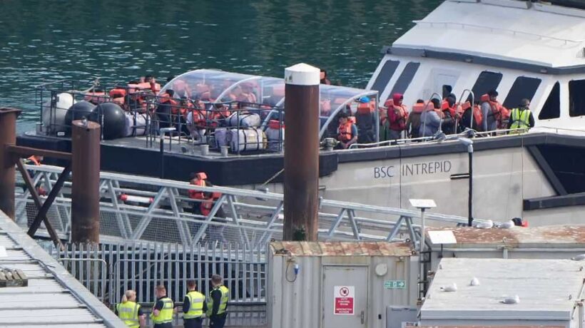 Francia e Regno Unito fanno il prezzo. Bloccare i barconi costa 760 milioni
