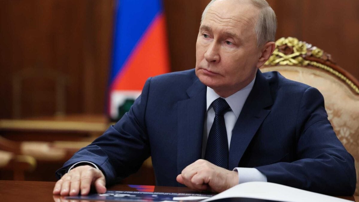 L’Europa finanzia Putin e affama Zelensky