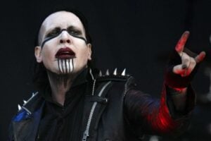 Curia ferrarese contro l’artista «blasfemo»