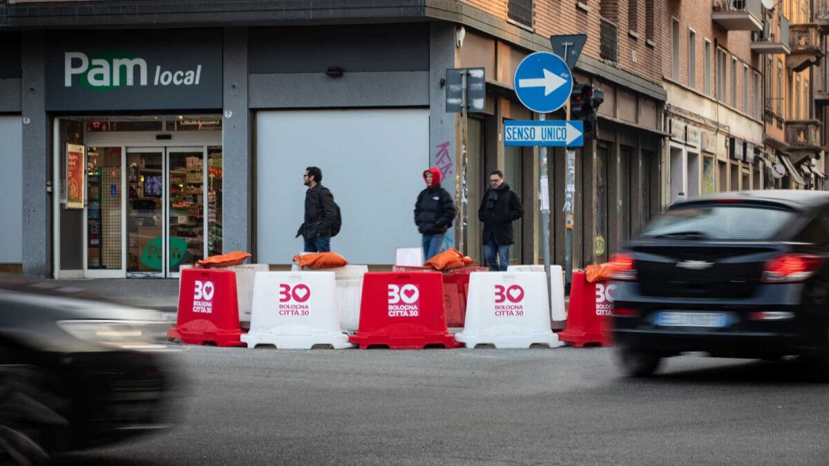 La sinistra riesce a schiantarsi pure a 30 all’ora