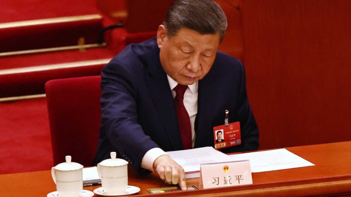 Un po’ mediatrice, un po’ incendiaria. La Cina lucra sulla pace come sul caos