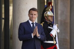 Caro Macron, pacifista a suon di atomiche