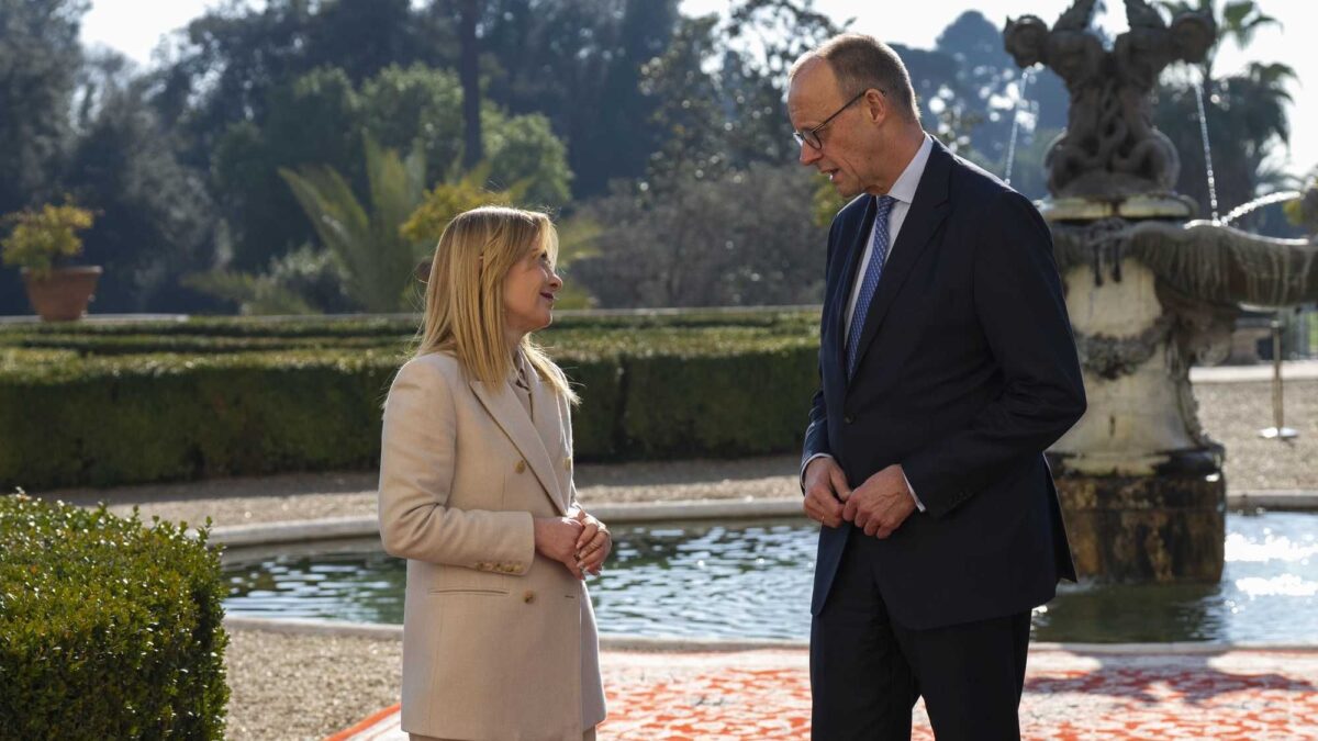 Meloni vola a Parigi dai volenterosi. Merz: missione Hormuz se c’è l’Onu