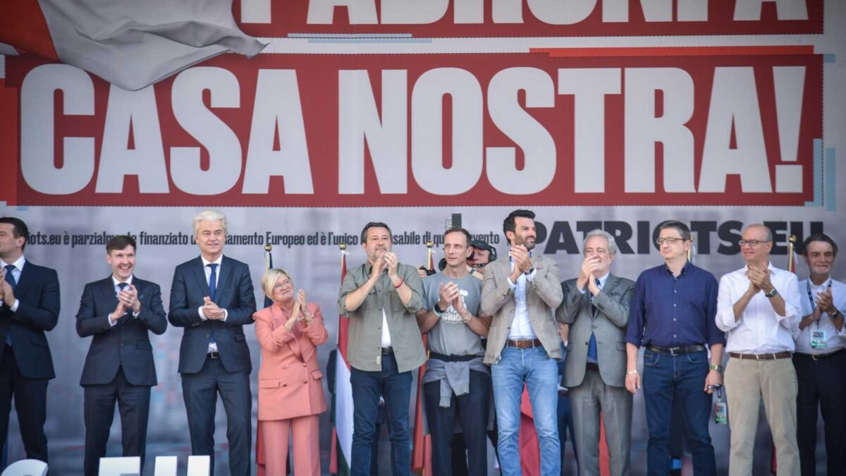Salvini spiazza i contestatori parlando di pace, lavoro e sicurezza
