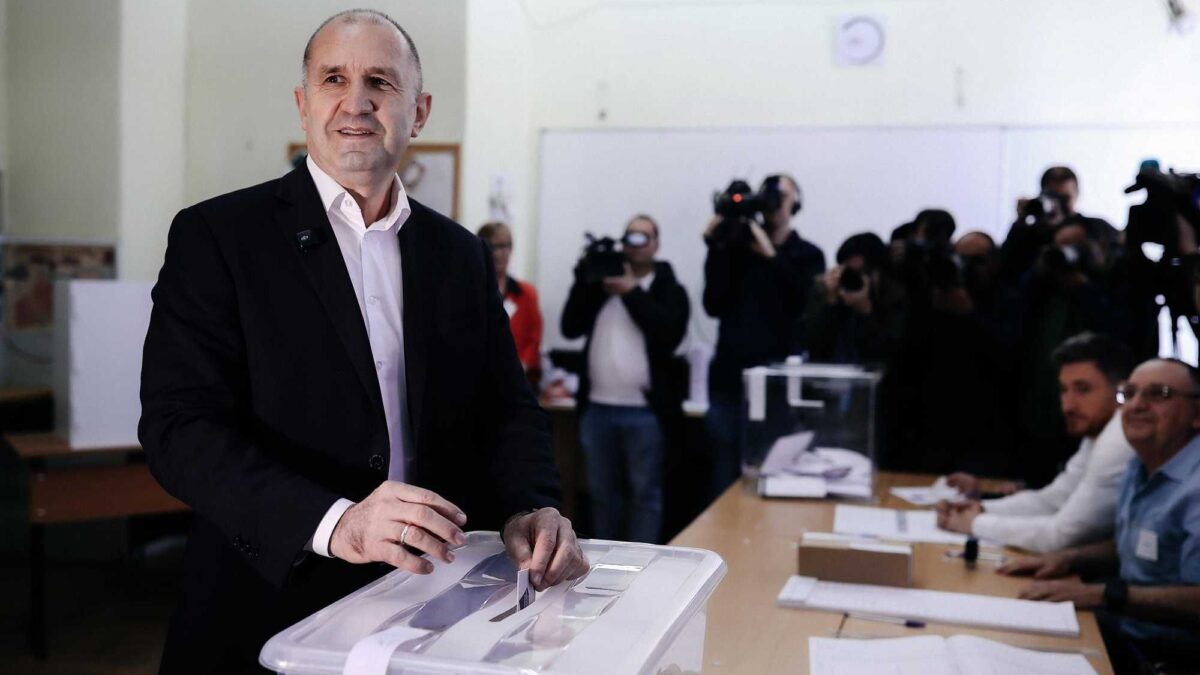Elezioni Bulgaria, avanti l’euroscettico Radev