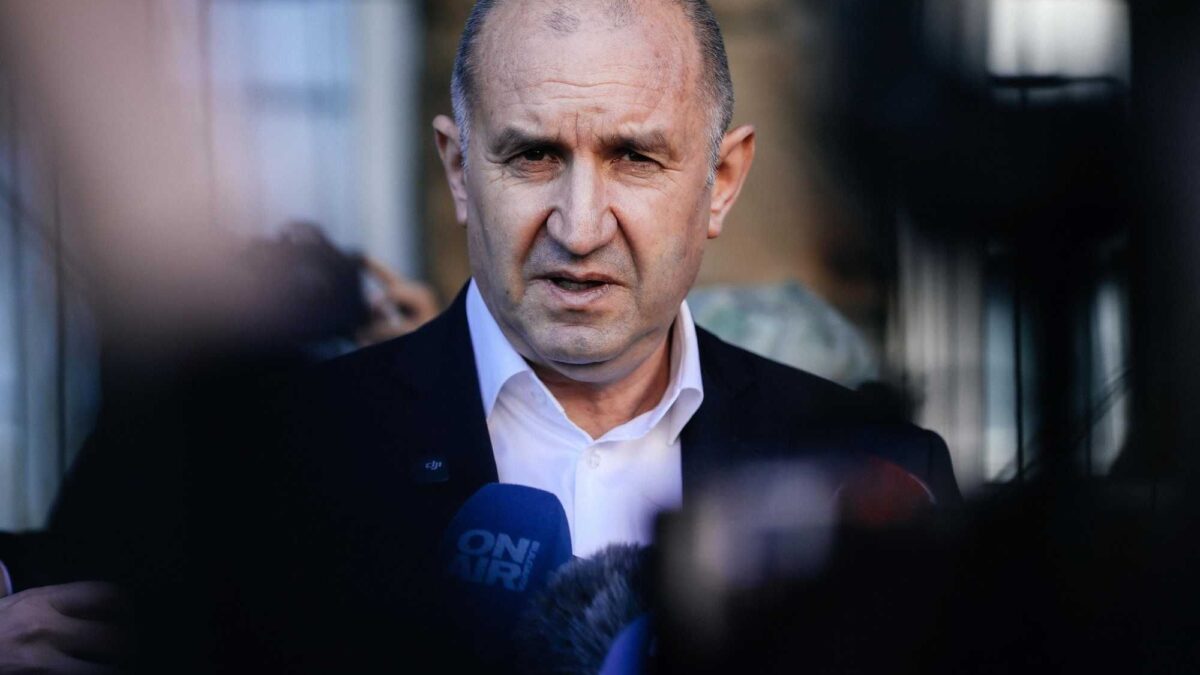 Bulgaria nell’euro in barba al popolo. Quattro mesi dopo vince un «Orbán»