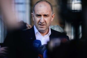 Bulgaria nell’euro in barba al popolo. Quattro mesi dopo vince un «Orbán»