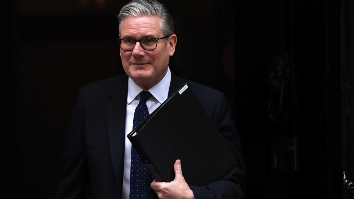 Starmer si scusa ma non si dimette