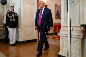 Trump ottimista: «Colloqui domani». I pasdaran lo gelano: «Non è stato deciso»