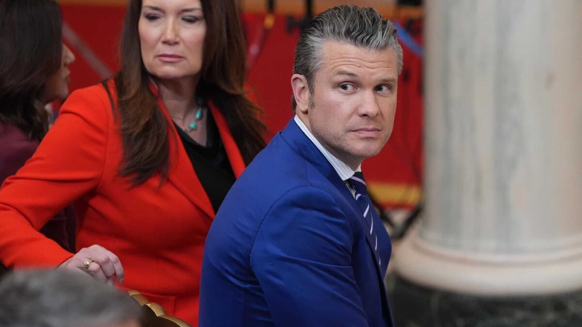 Hegseth in ansia per lo stallo in Iran: via il capo dell’esercito vicino a Vance