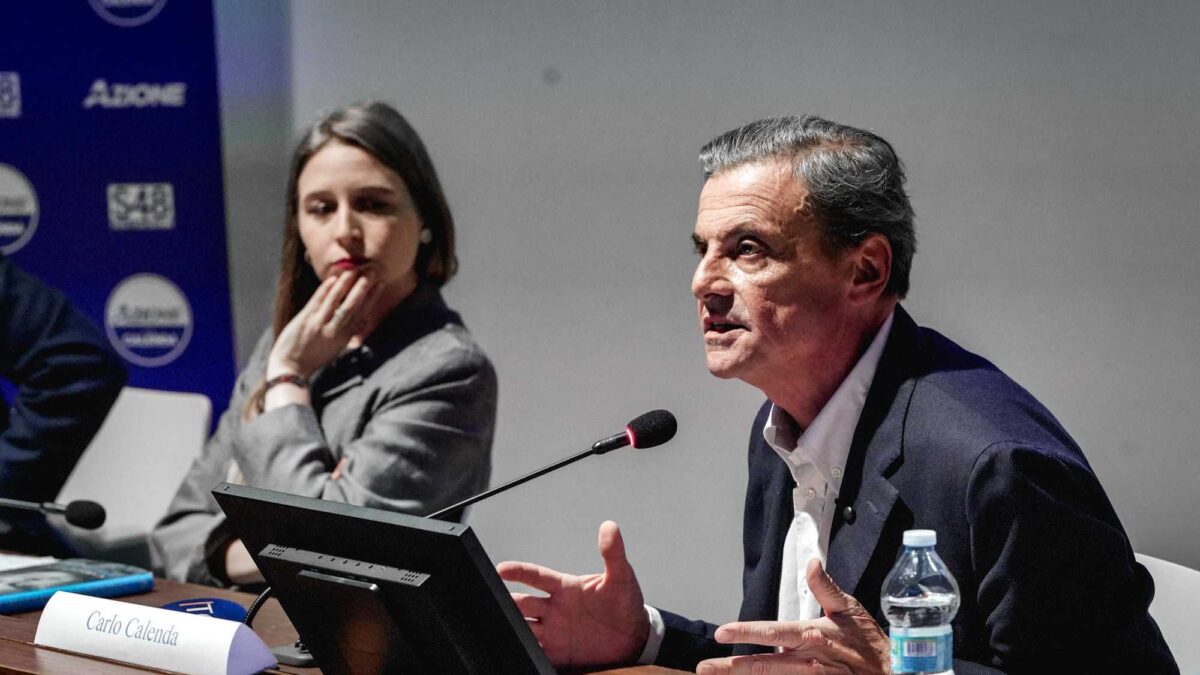 Caro Calenda, ora le è rimastosolo uno da insultare: sé stesso