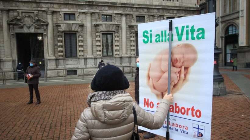 Gli abortisti vogliono impedirci di pregare