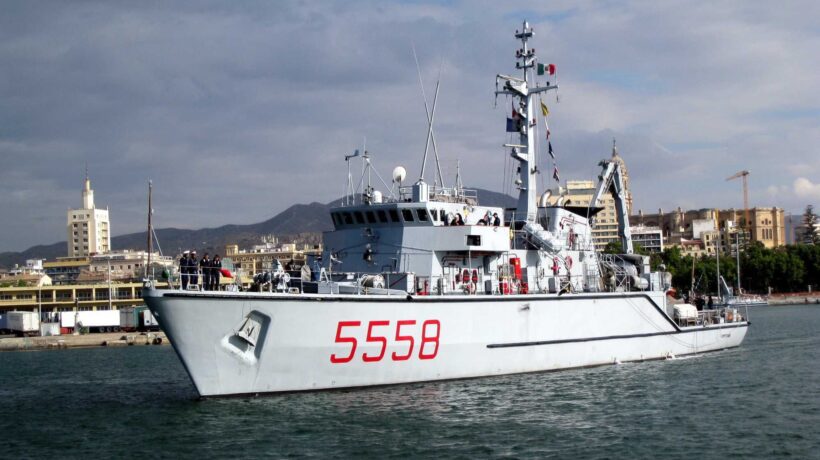 La nave «Crotone» (Marina Militare)