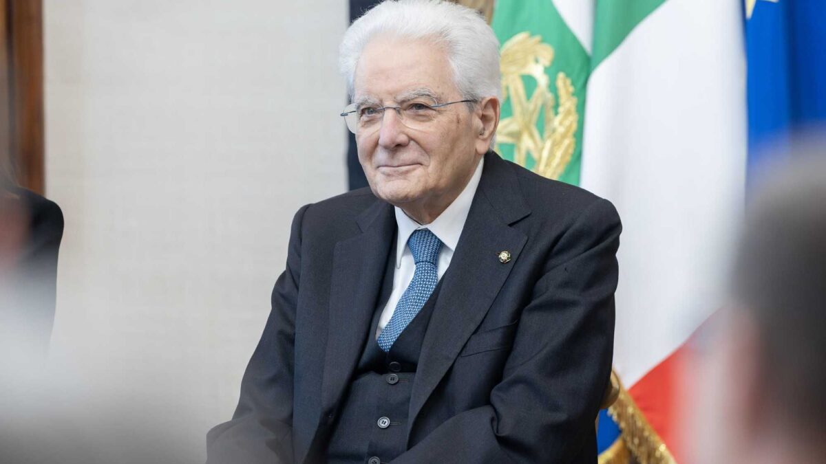 Mattarella firma i «rimpatri a pagamento»