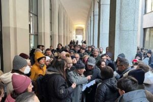 Il grido dei loggionisti della Scala: «Giù le mani dal rito della coda»