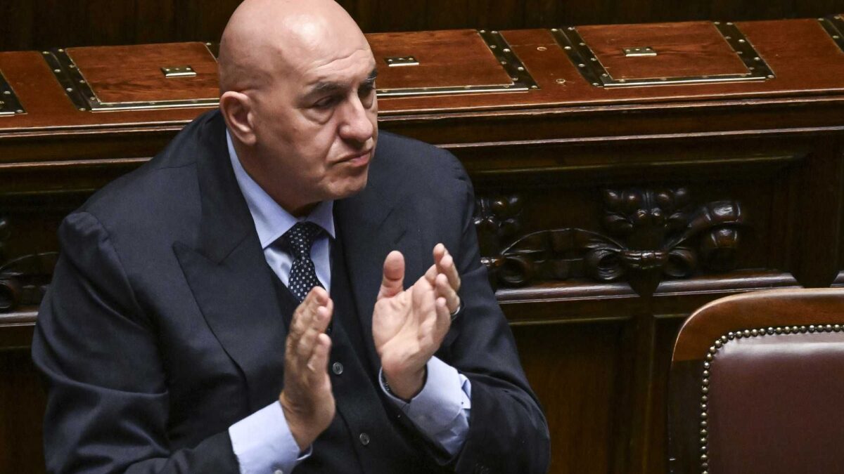 Basi Usa, Crosetto sale in cattedra: «No alle bombe, sì ai trattati»