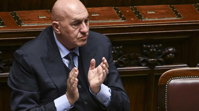 Basi Usa, Crosetto sale in cattedra: «No alle bombe, sì ai trattati»